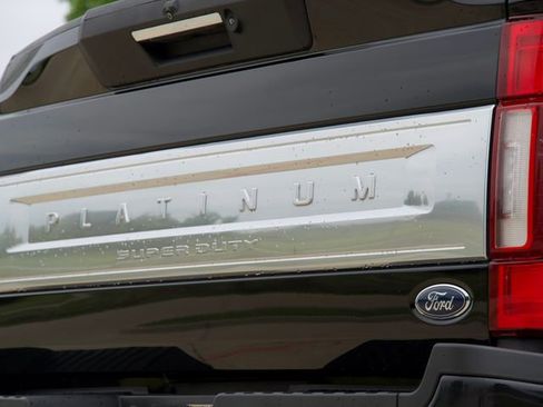 Used 2022 Ford F250 Platinum w/ FX4 Off-Road Package AWD/4WD image 11
