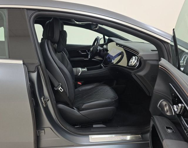 Used 2022 Mercedes-Benz EQS 580 4MATIC Sedan image 3