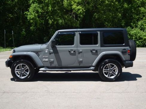 Used 2018 Jeep Wrangler Unlimited Sahara AWD/4WD image 22
