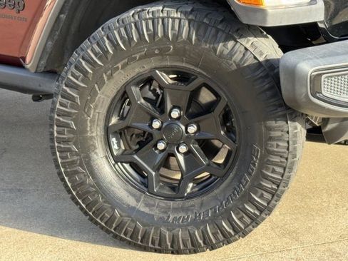 Used 2021 Jeep Gladiator Sport image 34