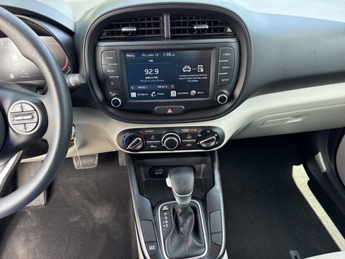 Used 2025 Kia Soul LX FWD image 24