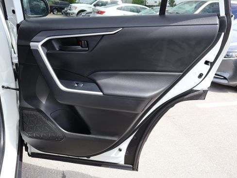 Used 2022 Toyota RAV4 LE w/ Carpet Mat Package (TMS) AWD/4WD image 13