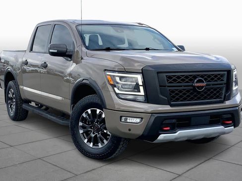 Used 2021 Nissan Titan PRO-4X w/ Pro-4x Convenience Package image 3