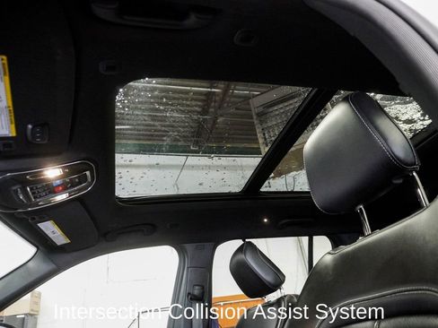 Used 2024 Jeep Grand Cherokee Limited w/ Luxury Tech Group II image 16