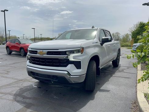 Used 2023 Chevrolet Silverado 1500 LT AWD/4WD image 3