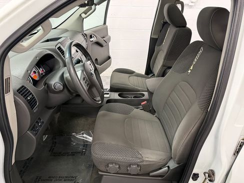 Used 2014 Nissan Frontier PRO-4X AWD/4WD image 10