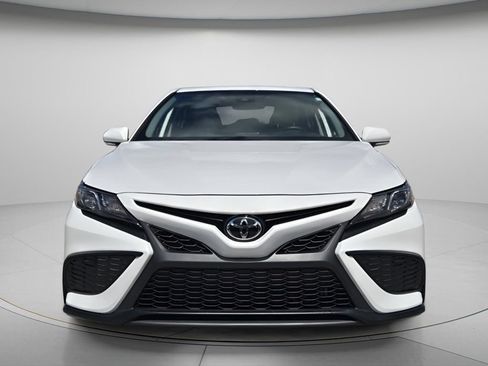 Used 2024 Toyota Camry SE FWD image 5
