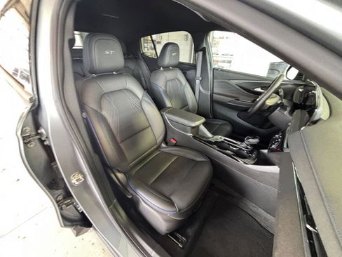 Used 2025 Buick Envista Sport Touring image 36