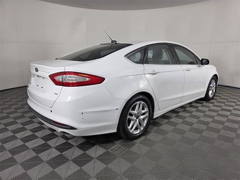 Used 2015 Ford Fusion SE image 5