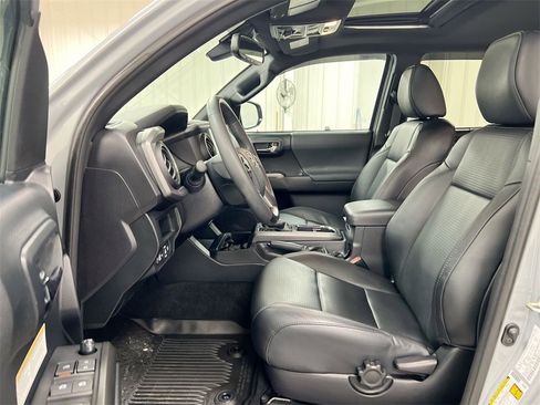 Used 2019 Toyota Tacoma TRD Off-Road image 19