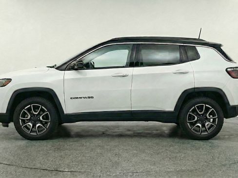 Used 2025 Jeep Compass Trailhawk AWD/4WD image 5