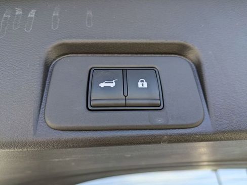 Used 2025 Nissan Rogue SV image 27