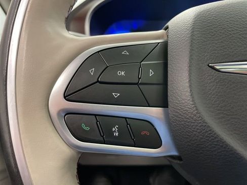 Used 2020 Chrysler Pacifica Limited image 25