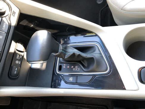 Used 2019 Kia Niro EX FWD image 26