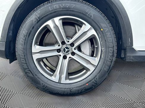 Used 2019 Mercedes-Benz GLC 300 4MATIC w/ Premium Package image 30