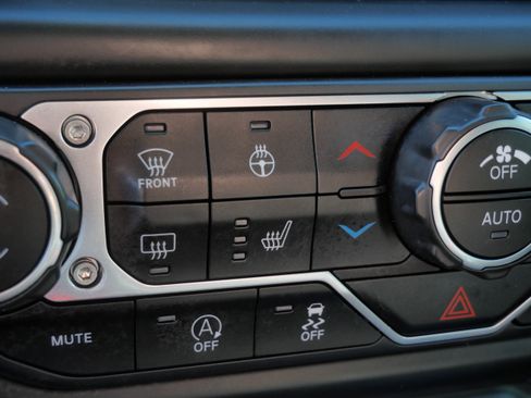 Used 2021 Jeep Wrangler Unlimited Sahara AWD/4WD image 28