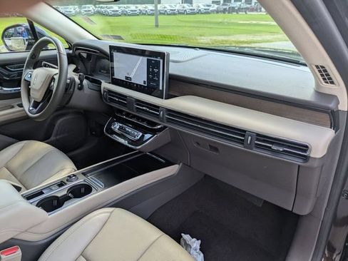 Used 2023 Lincoln Corsair Reserve AWD/4WD image 38