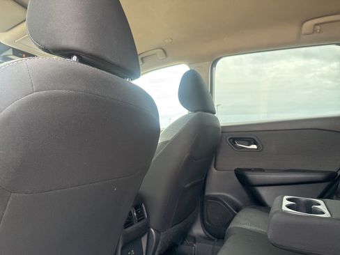 Certified 2023 Nissan Rogue SV FWD image 33