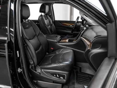 Used 2018 Cadillac Escalade Luxury RWD image 37