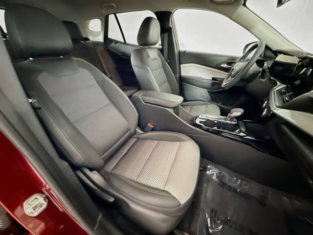 Used 2025 Chevrolet Trax LT w/ LT Convenience Package FWD image 27