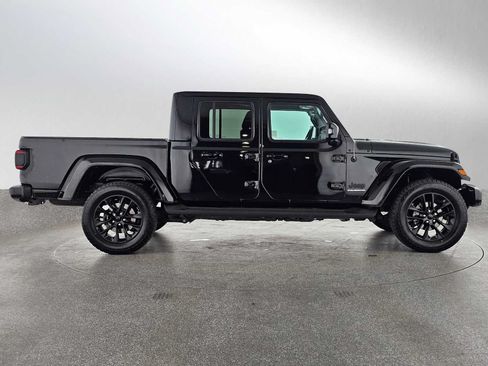 Used 2023 Jeep Gladiator Overland AWD/4WD image 2