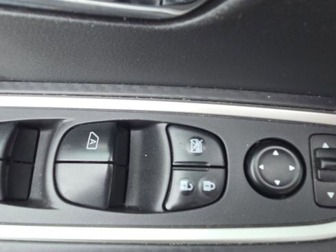 Used 2023 Nissan Versa SR w/ Trunk Package image 26