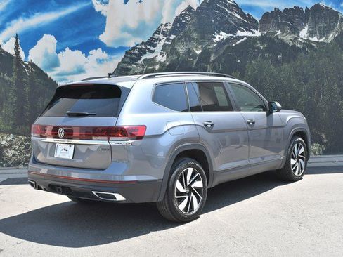 Used 2025 Volkswagen Atlas SE AWD/4WD image 3