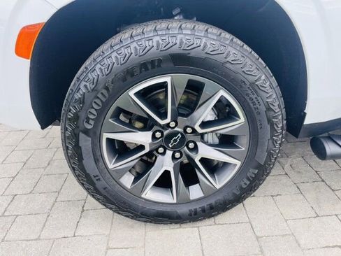 Used 2024 Chevrolet Tahoe Z71 w/ Luxury Package image 43