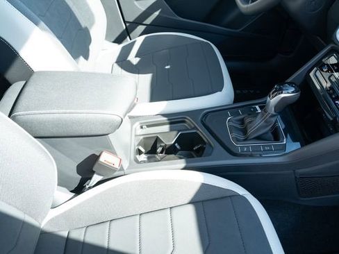 New 2026 Volkswagen Taos SE FWD image 44