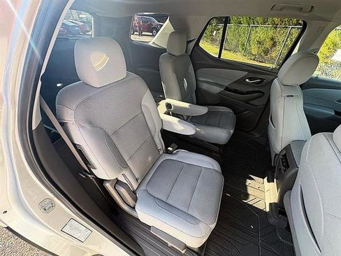 Used 2021 Chevrolet Traverse LT image 47