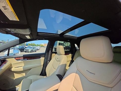 Used 2017 Cadillac XT5 Premium Luxury AWD/4WD image 23