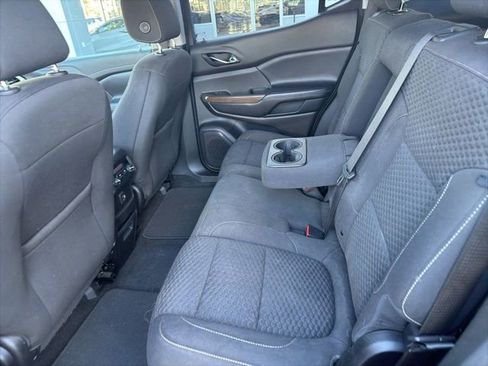 Used 2019 GMC Acadia SLE image 8