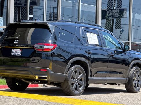 Certified 2025 Honda Pilot Sport image 4