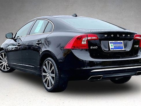 Used 2016 Volvo S60 T5 image 4