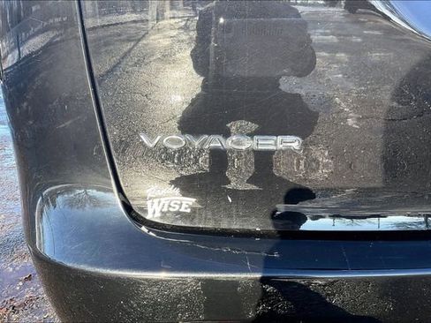 Used 2024 Chrysler Voyager LX image 31