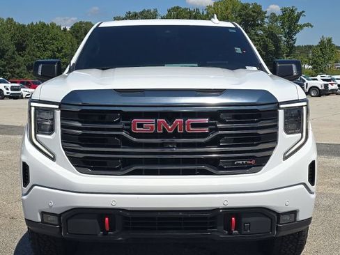 Used 2024 GMC Sierra 1500 AT4 w/ Technology Package AWD/4WD image 8