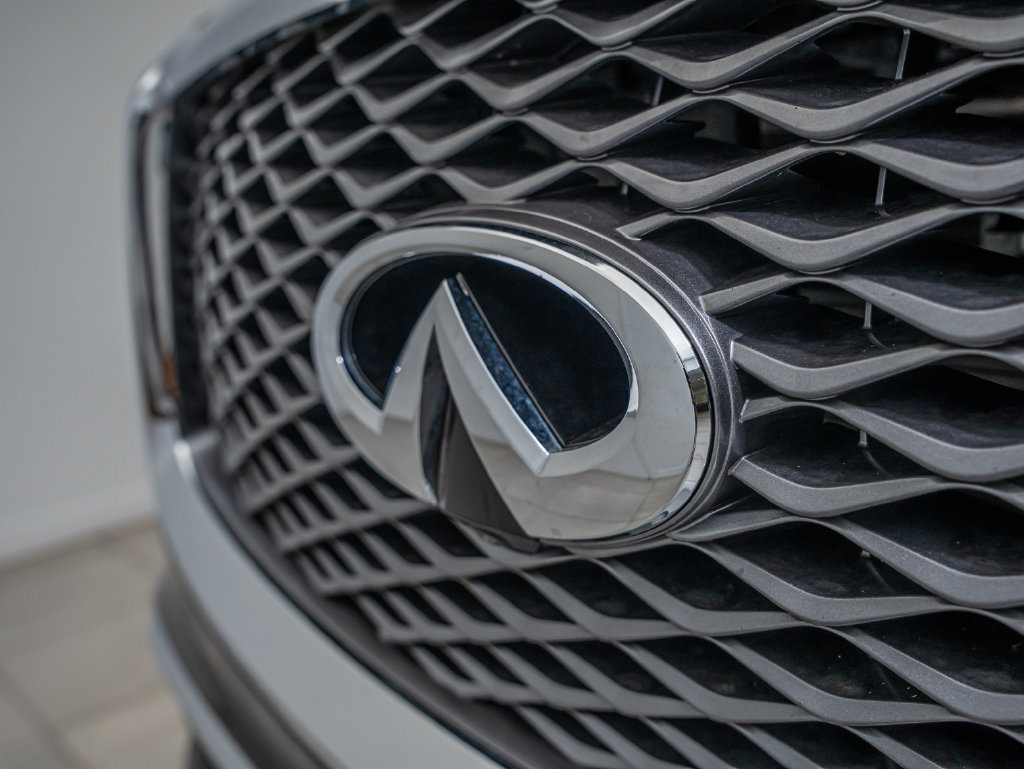Used 2024 INFINITI QX80 Luxe AWD/4WD image 3