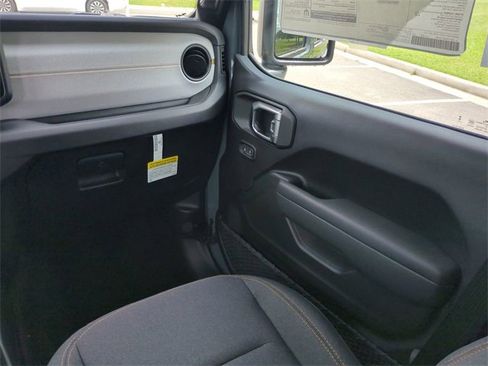 New 2025 Jeep Gladiator Sport image 17