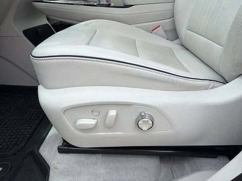 Used 2025 Buick Enclave Avenir w/ Super Cruise Package FWD image 7