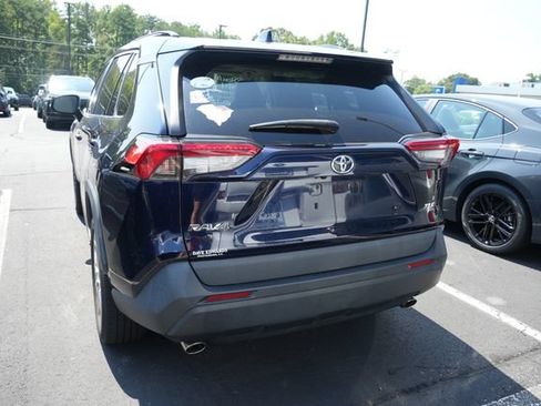 Used 2020 Toyota RAV4 XLE Premium FWD image 10
