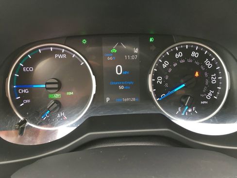 Used 2021 Toyota RAV4 XLE Premium AWD/4WD image 2