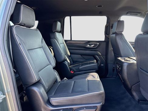 Used 2023 Chevrolet Suburban Premier image 28