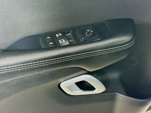 Used 2016 Dodge Challenger SXT image 23