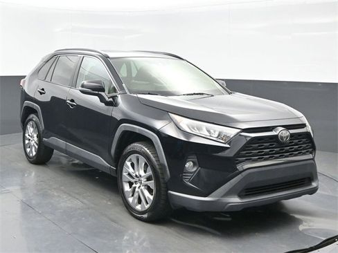 Used 2019 Toyota RAV4 XLE Premium w/ Cold Weather Package image 8