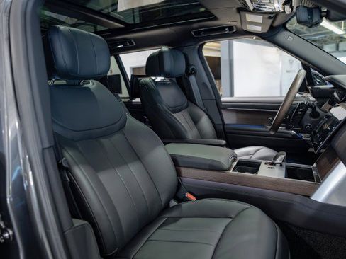 Used 2025 Land Rover Range Rover Autobiography image 45