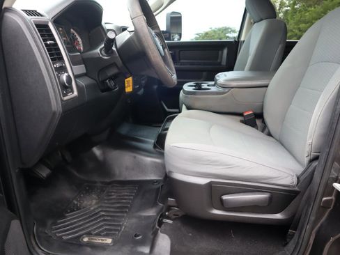 Used 2018 RAM 2500 Tradesman w/ Chrome Appearance Group AWD/4WD image 10