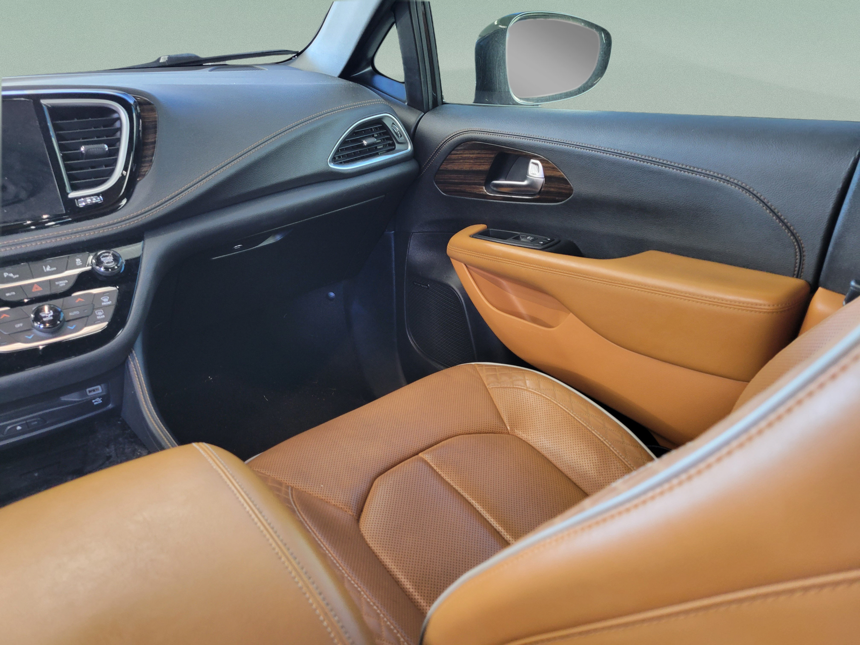 Used 2021 Chrysler Pacifica Pinnacle FWD image 13