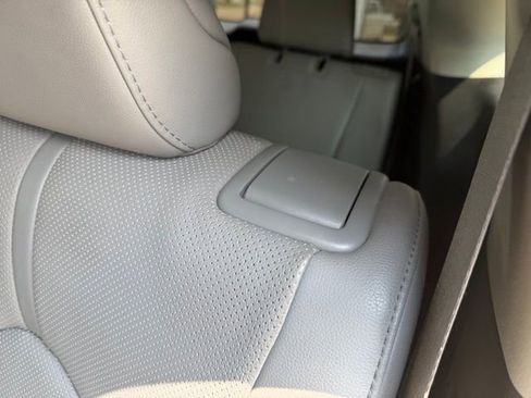 Used 2020 Toyota Highlander Limited FWD image 29