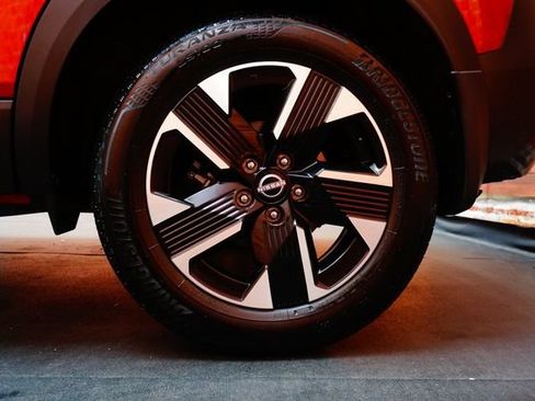 Certified 2025 Nissan Kicks SV AWD/4WD image 70