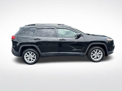 Used 2017 Jeep Cherokee Sport FWD image 8